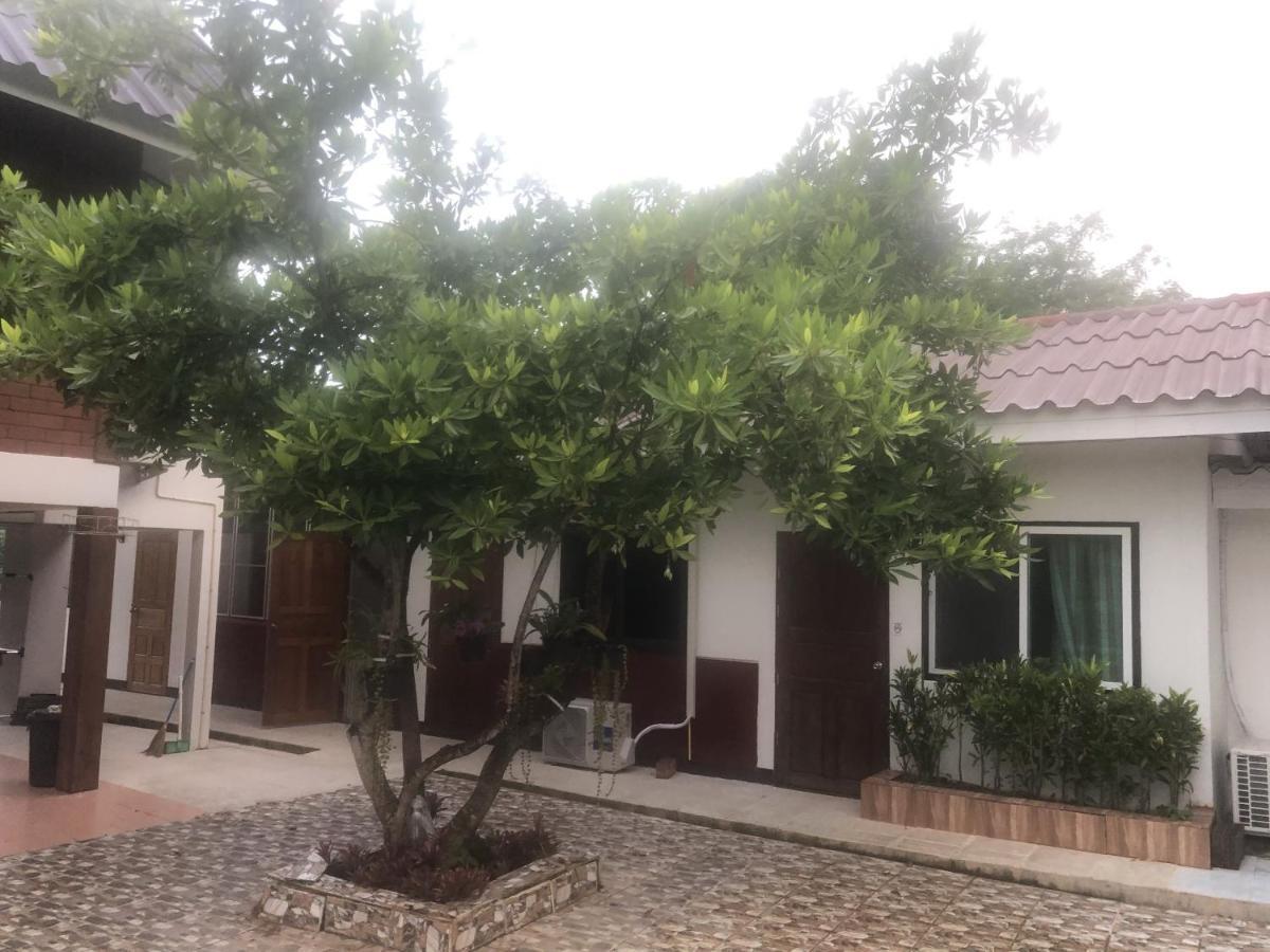 Ban Hua Nam Mae Sakut Pimpa House酒店 外观 照片